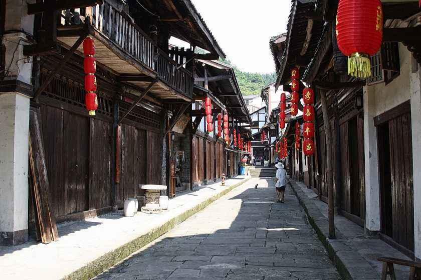 山村古宅构造奇特,远远望去像个大船,占地竟有6000多平方米